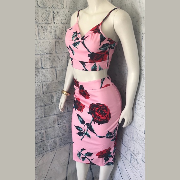 5 ⭐️ Floral Crop Top & Skirt 2 Piece Set - Picture 5 of 8